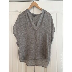 Vince Womens Sz XS 100% Silk Gray‎ Oversized Short Sleeve V-Neck Lightweight Top